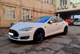 Tesla, Model S