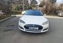 Tesla, Model S