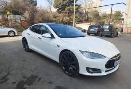 Tesla, Model S