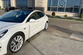 Tesla, Model 3