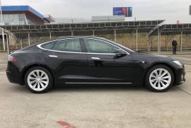 Tesla, Model S