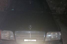 Mercedes-Benz, 220