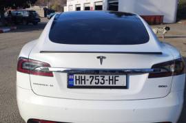 Tesla, Model S
