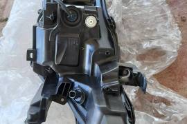 Автозапчасти, Фары и лампочки, Фары, TOYOTA 