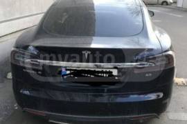 Tesla, Model S