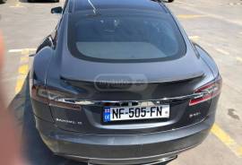 Tesla, Model S