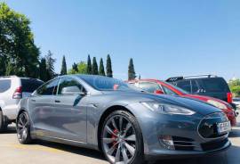Tesla, Model S