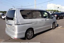 Nissan, Serena