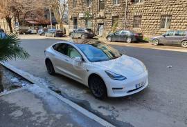 Tesla, Model 3