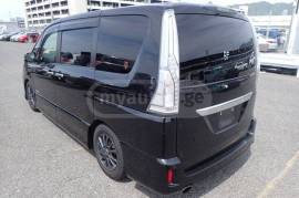 Nissan, Serena