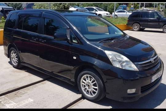 Toyota isis 2007
