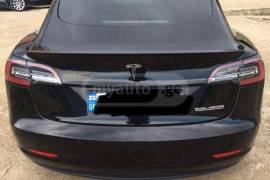 Tesla, Model 3
