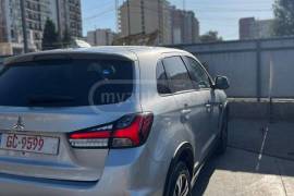 Mitsubishi, Outlander