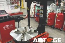 ავტონაწილები, ხელსაწყოები, დანადგარები, ავტომობილის ამწევი