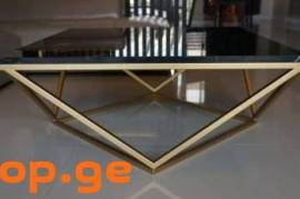 ჟურნალების მაგიდა