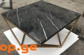 ჟურნალების მაგიდა