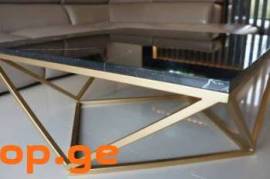 ჟურნალების მაგიდა