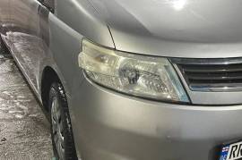 Nissan, Serena