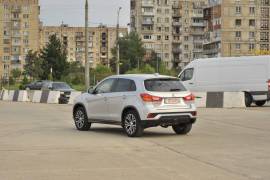 Mitsubishi, Outlander