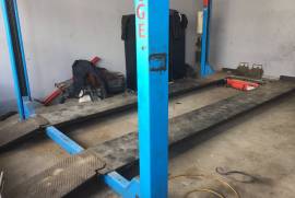 ავტონაწილები, ხელსაწყოები, დანადგარები, ავტომობილის ამწევი