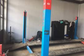 ავტონაწილები, ხელსაწყოები, დანადგარები, ავტომობილის ამწევი