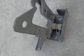 ავტონაწილები, ძარის ნაწილები, კაპოტის გამღები, MERCEDES-BENZ 