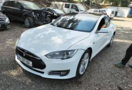 Tesla, Model S