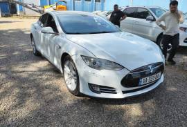 Tesla, Model S