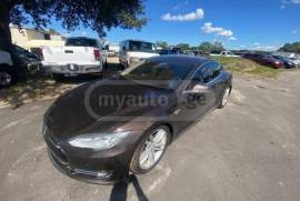 Tesla, Model S