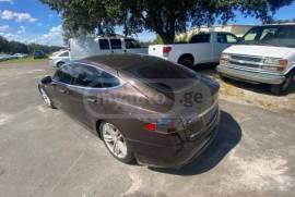 Tesla, Model S