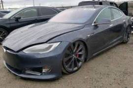 Tesla, Model S